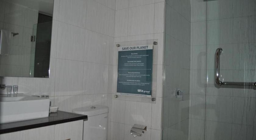 Win Grand Hotel Bekasi Zewnętrze zdjęcie