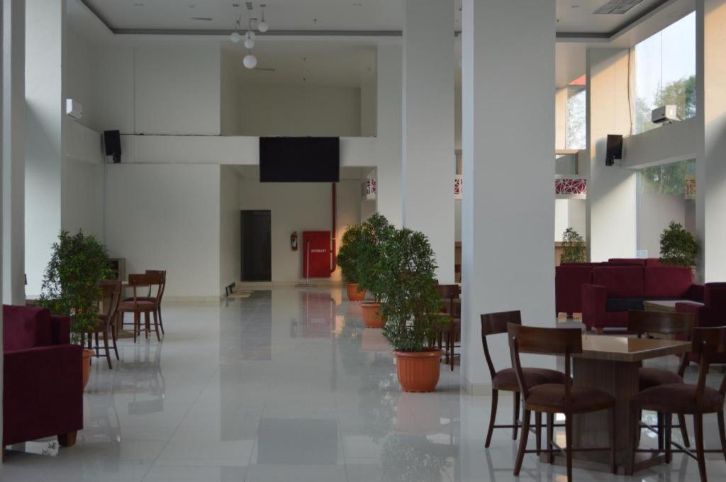 Win Grand Hotel Bekasi Zewnętrze zdjęcie