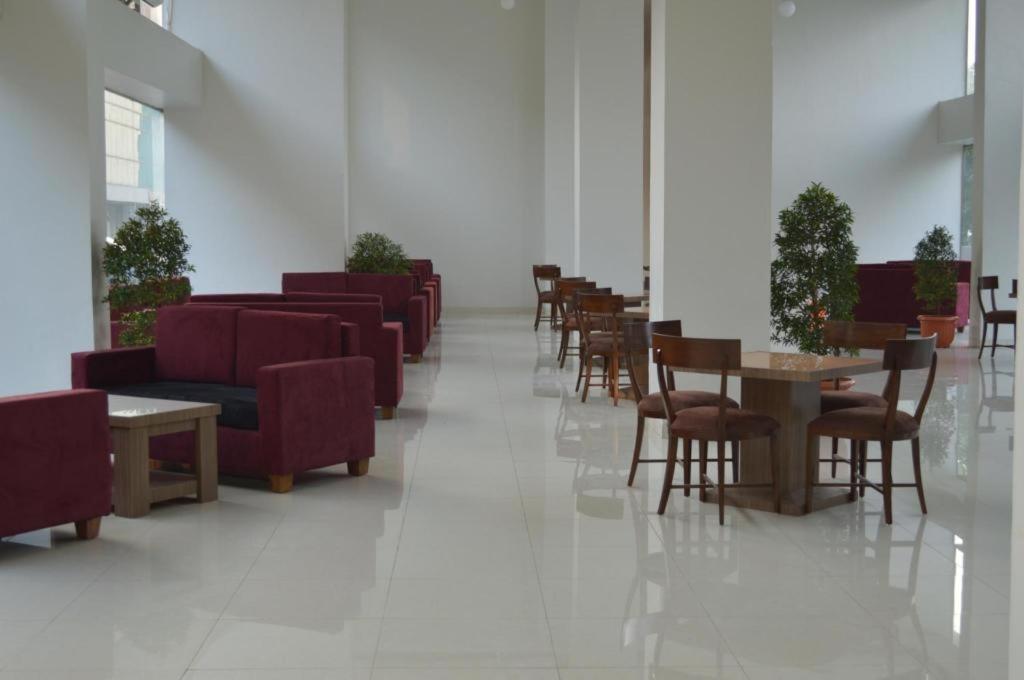Win Grand Hotel Bekasi Zewnętrze zdjęcie